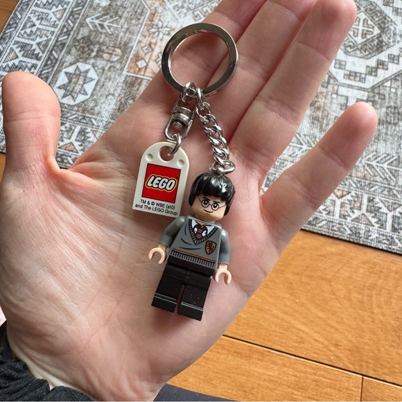 LEGO Harry Potter Minifigure Keychain with Red Tag - Picture 1 of 1